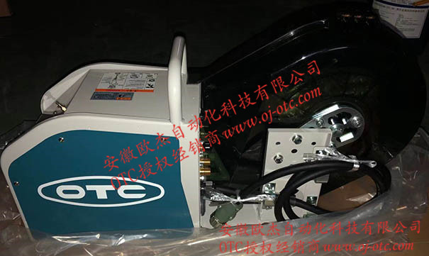 OTC DAIHEN CMAW-7402 送絲機(jī)側(cè)面