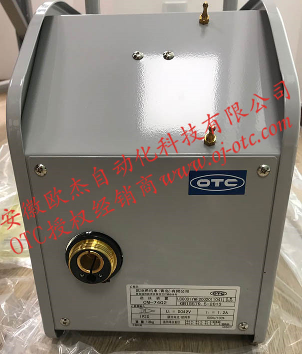 OTC DAIHEN CM-7402 送絲機(jī)正面 OTC DAIHEN CM-7402 空冷鐵焊送絲機(jī)正面