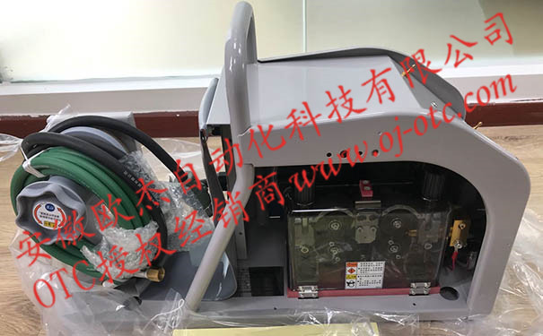 OTC DAIHEN CM-7402 送絲機(jī)側(cè)面 OTC DAIHEN CM-7402 送絲機(jī)側(cè)面