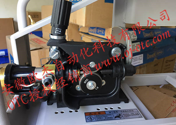 OTC DAIHEN CM-6201 送絲機(jī)側(cè)面